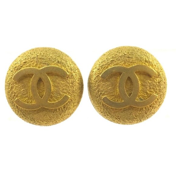 CHANEL Vintage CC 24K Gold Plated Clip-On 1" Round Medallion Logo Earrings w/Box - Picture 1 of 5